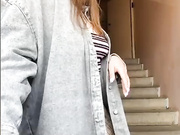 EmilyBaby - в подъезде