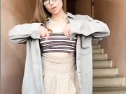 EmilyBaby - в подъезде