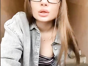 EmilyBaby - в подъезде