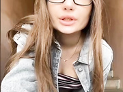 EmilyBaby - в подъезде