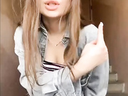 EmilyBaby - в подъезде