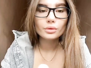 EmilyBaby - в подъезде