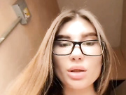 EmilyBaby - в подъезде