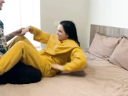 ДЕВИЦА СОСЕТ И ТРАХАЕТСЯ