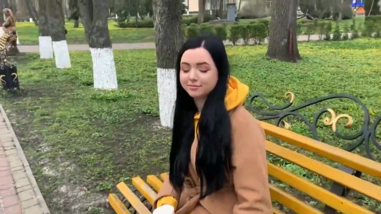 ДЕВИЦА СОСЕТ И ТРАХАЕТСЯ