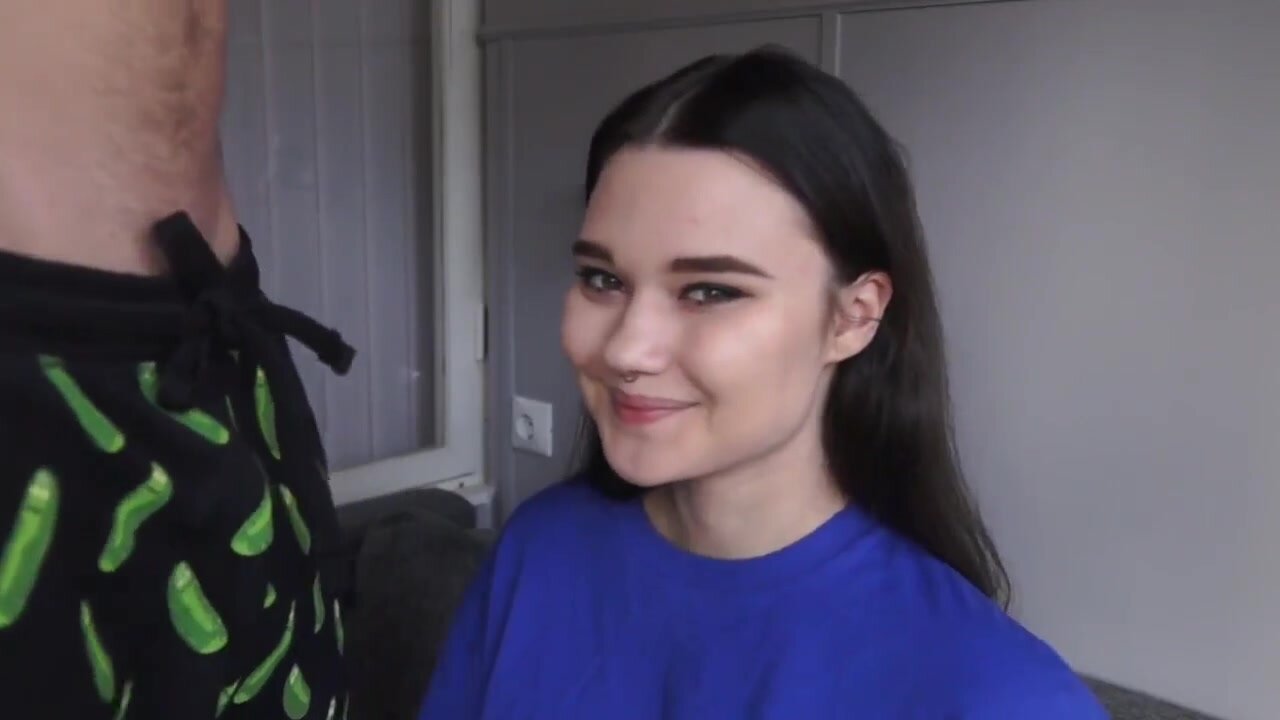 ДЕВИЦА ОТСОСАЛА