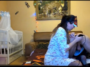 Tvoya_Madam выбривает очко мужу