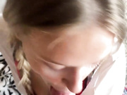 ДЕВИЦА СОСЕТ И ТРАХАЕТСЯ