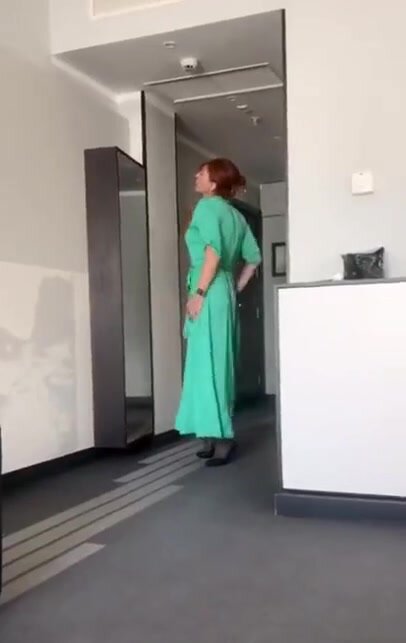 ДЕВИЦА ДРОЧИТ