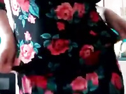 ДЕВИЦА САМА СЕБЯ ТРАХАЕТ БУТЫЛКОЙ