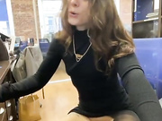 ДЕВИЦА ДРОЧИТ