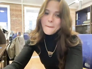 ДЕВИЦА ДРОЧИТ