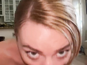 ДЕВИЦА ОТСОСАЛА