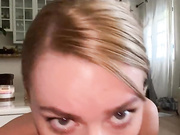 ДЕВИЦА ОТСОСАЛА