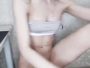 ДЕВИЦА ДРОЧИТ