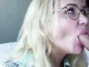 ДЕВИЦА ОТСОСАЛА