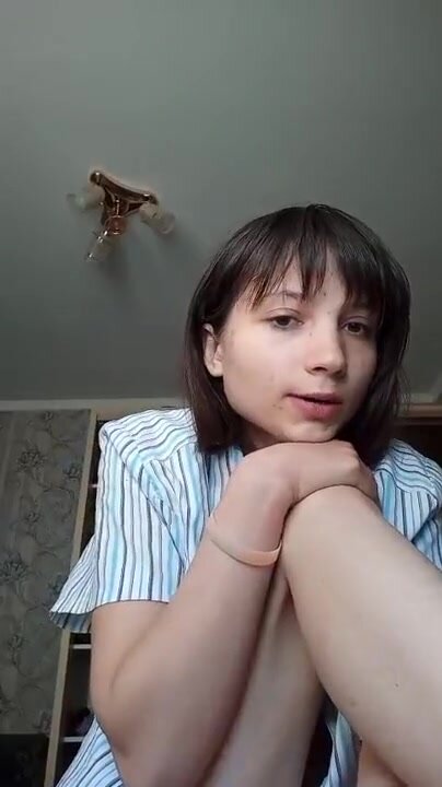 ДЕВИЦА ДРОЧИТ