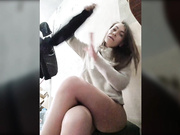 Konfeta-1 шоу в темных колготках на работе