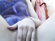 ДЕВИЦА ДРОЧИТ