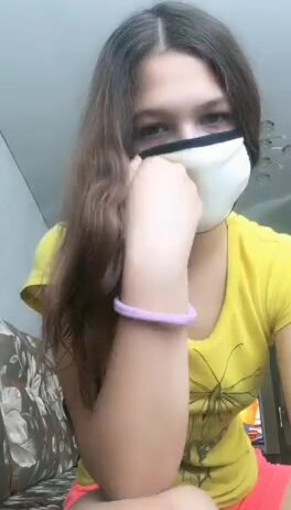 ДЕВИЦА ДРОЧИТ