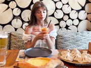 ДЕВИЦА ОТСОСАЛА