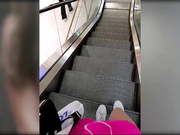 NeNaSuTnA в колготках в примерочной-2