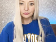 <Unknown> Пьет и танцует