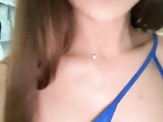 САМА СЕБЯ ТРАХАЕТ