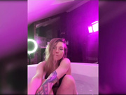 DianaMurr в ванной