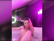 DianaMurr в ванной