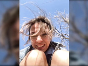 Vicktorious апскирт в колготках на природе