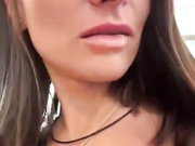 GAVKA_ ссытся под столом в бургер кинге