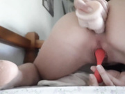 ДЕВИЦА САМА СЕБЯ ТРАХАЕТ