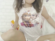 САМА СЕБЯ ТРАХАЕТ