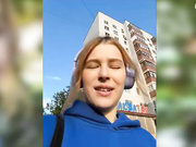 advaya Отодвинула трусики на улице в кустах