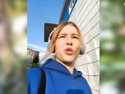 advaya Отодвинула трусики на улице в кустах