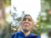 advaya Отодвинула трусики на улице в кустах