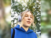 advaya Отодвинула трусики на улице в кустах