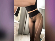 Witch_peach в колготках без трусиков-3
