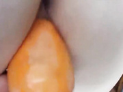 САМА СЕБЯ ТРАХАЕТ