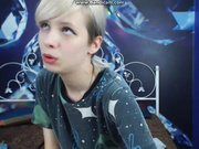 Красотка lilly_jean показывает письку