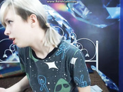Красотка lilly_jean показывает письку