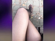 Di-Fm в колготках на скамеечке