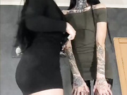 SEXXXSHOP - одна из лесби кисок забыла надеть трусики