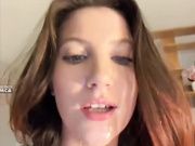 Vixie - классно заглатывает член и показывает свои прелести