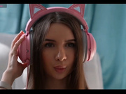 Malyshkaaa показывает грудь