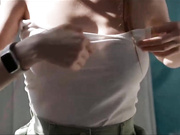 Malyshkaaa показывает грудь