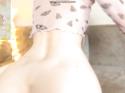 mminipig - милашка с иделаьной круглой попкой ласкает свою узенькую киску