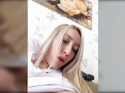 Di-Fm надрачивает киску