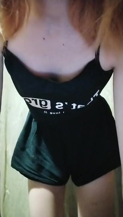 ДЕВИЦА ДРОЧИТ